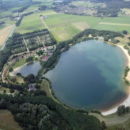 Detached Near Nijmegen 度假居 *